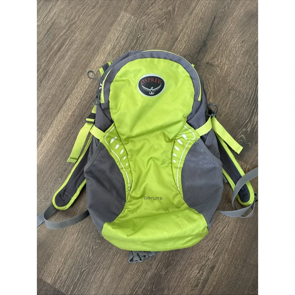 Osprey Daylite H2O Compatible Daypack Backpack Hiking Trail Travel Bag Greengray